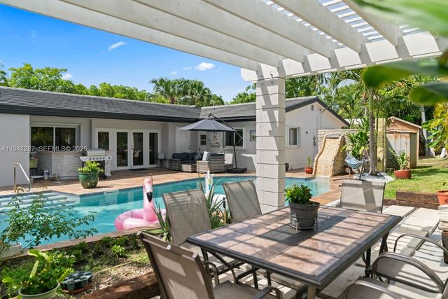 930 NE 182nd Ter, North Miami Beach, FL 33162