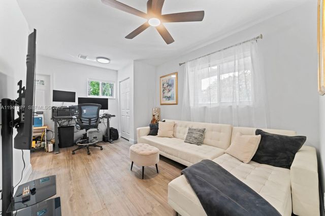 930 NE 182nd Ter, North Miami Beach, FL 33162