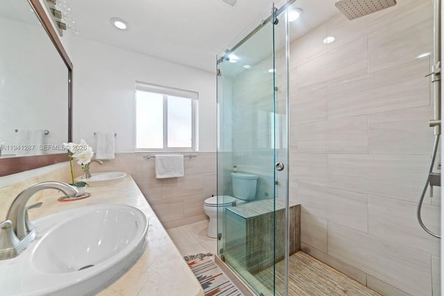 930 NE 182nd Ter, North Miami Beach, FL 33162