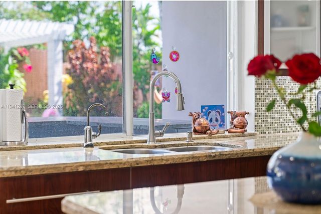 930 NE 182nd Ter, North Miami Beach, FL 33162