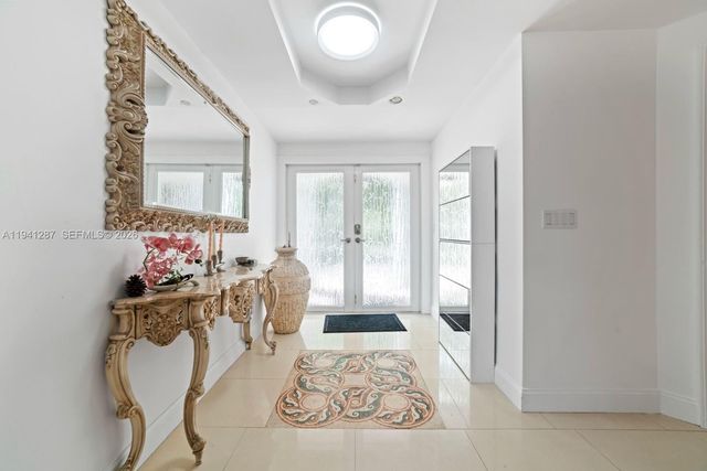 930 NE 182nd Ter, North Miami Beach, FL 33162