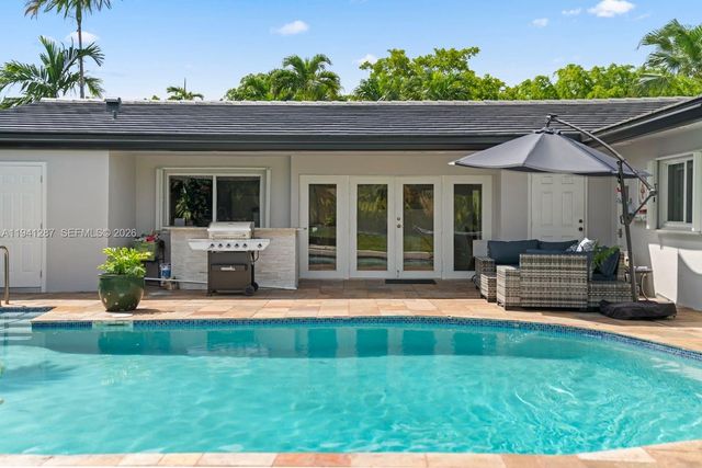 930 NE 182nd Ter, North Miami Beach, FL 33162