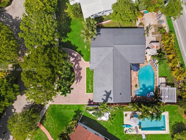 930 NE 182nd Ter, North Miami Beach, FL 33162