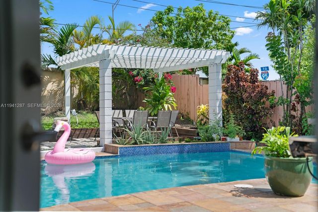 930 NE 182nd Ter, North Miami Beach, FL 33162