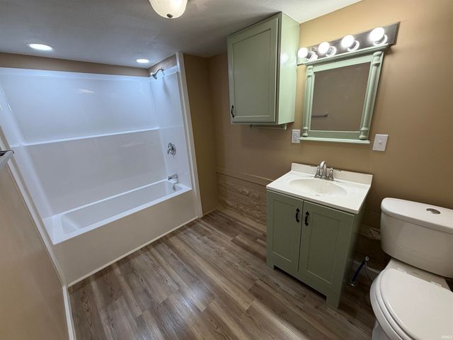 101 M Street, Bedford, IN 47421