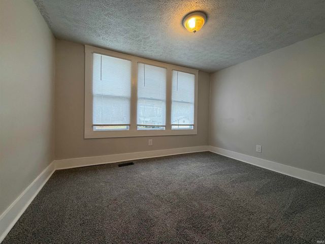 101 M Street, Bedford, IN 47421