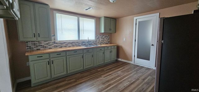 101 M Street, Bedford, IN 47421