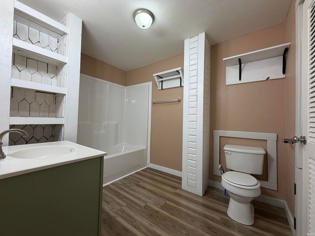 101 M Street, Bedford, IN 47421