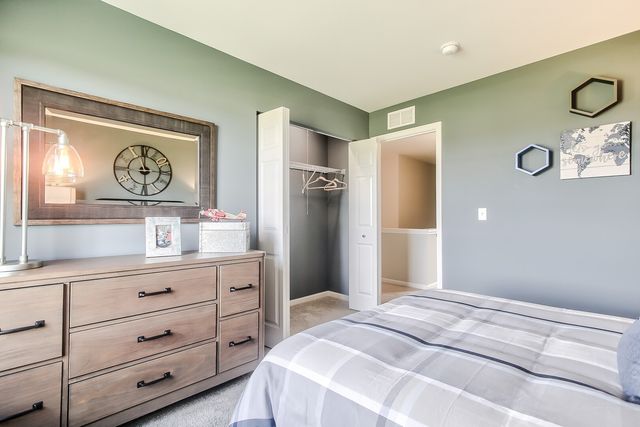 325 Monica Lane, Oswego, IL 60543