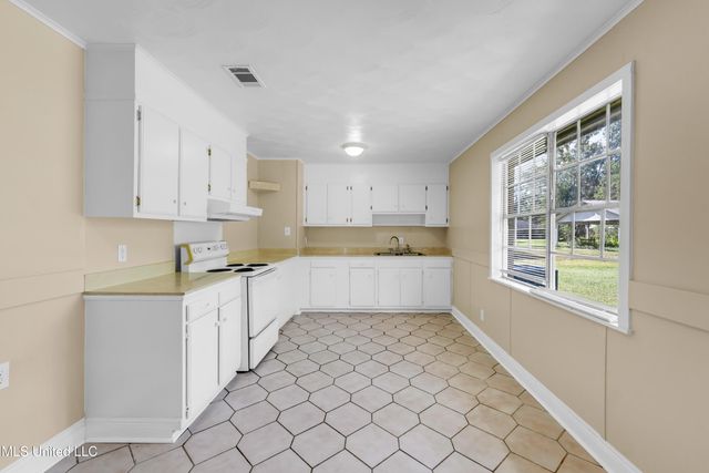 9701 Highway 613, Moss Point, MS 39562