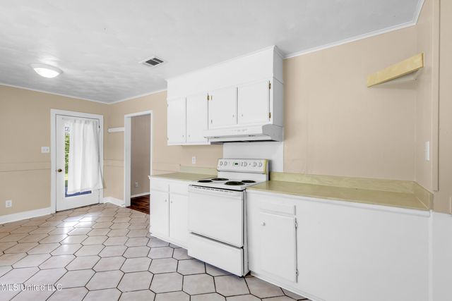 9701 Highway 613, Moss Point, MS 39562