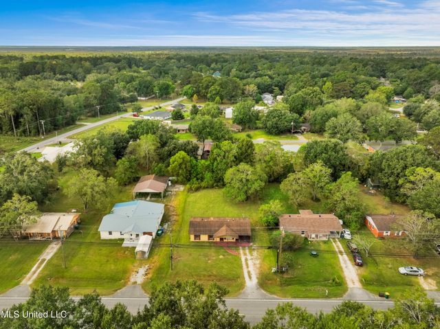 9701 Highway 613, Moss Point, MS 39562