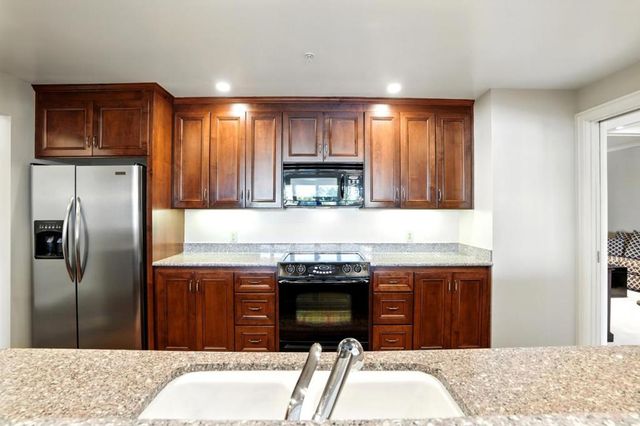 10 CRYSTAL SPRINGS Road 1310, San Mateo, CA 94402