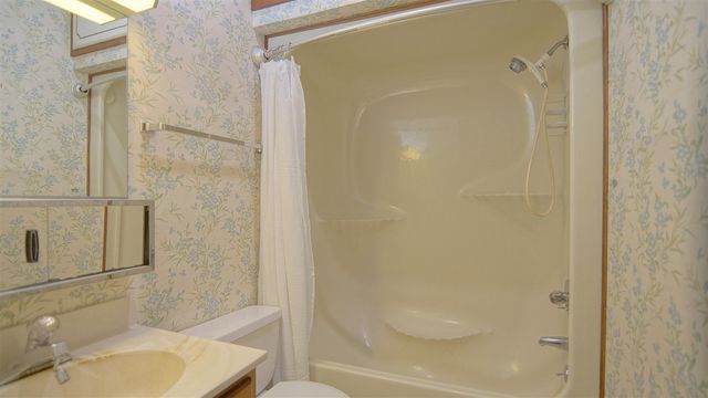 10749 Kings Lane, Berrien Springs, MI 49103