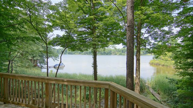 10749 Kings Lane, Berrien Springs, MI 49103