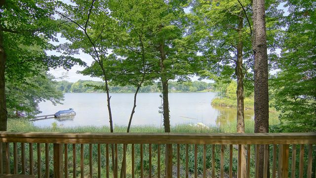 10749 Kings Lane, Berrien Springs, MI 49103