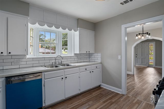 653 College Street, Shreveport, LA 71104