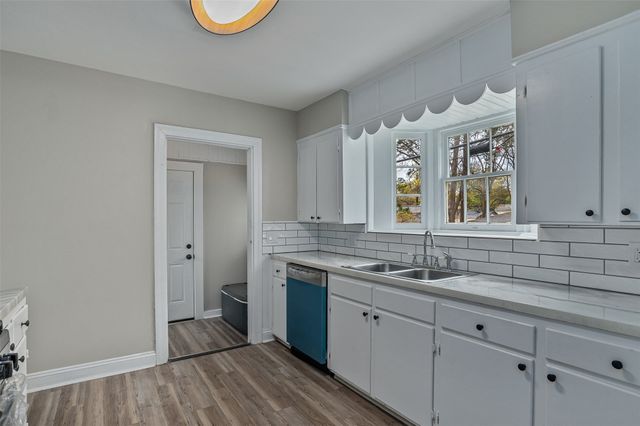 653 College Street, Shreveport, LA 71104