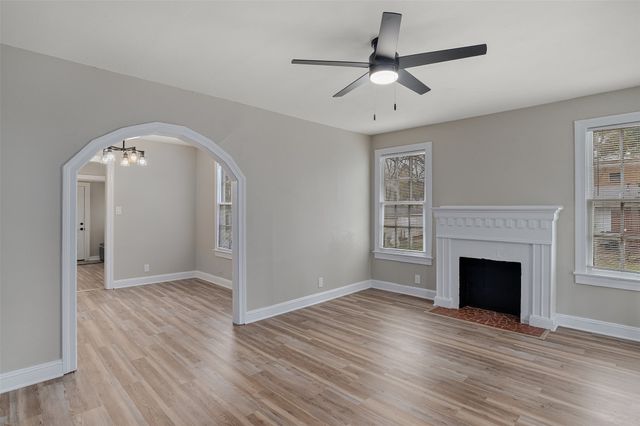 653 College Street, Shreveport, LA 71104