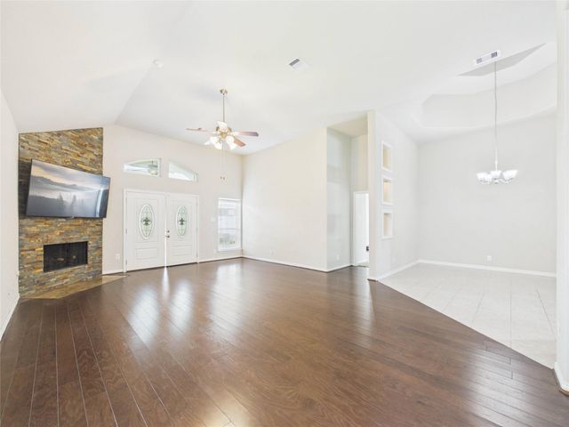 401 W Bend Drive, League City, TX 77573