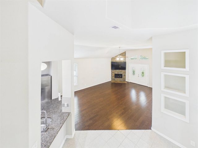 401 W Bend Drive, League City, TX 77573