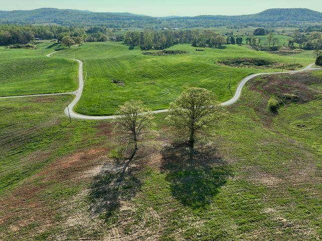 1 Russell Rd, Rock Island, TN 38581