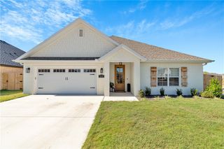 213 S Maroon Drive, Fayetteville, AR 72704