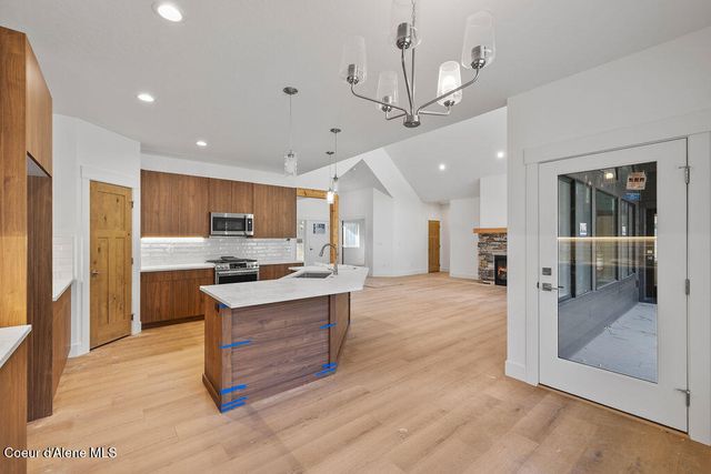 2663 W Seasons Rd, Athol, ID 83801