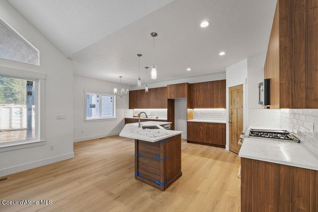 2663 W Seasons Rd, Athol, ID 83801