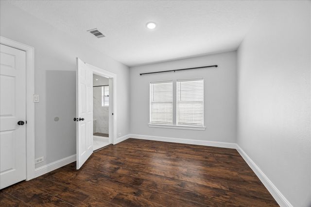 2 Jenkins Street, Houston, TX 77003