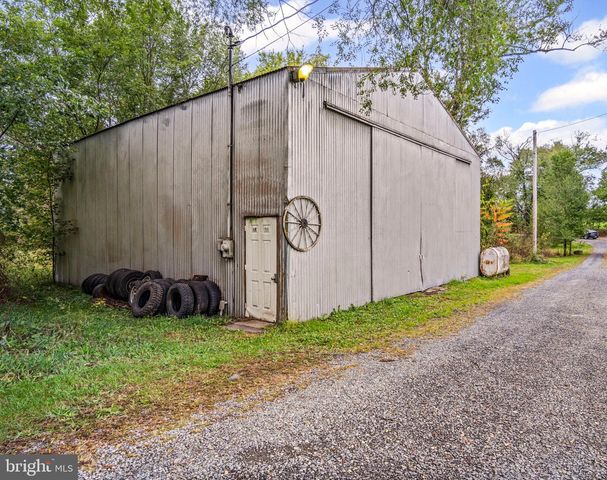 2065 GOLDENVILLE RD, Gettysburg, PA 17325