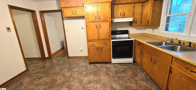 180 Edgewood Drive, Spartanburg, SC 29307