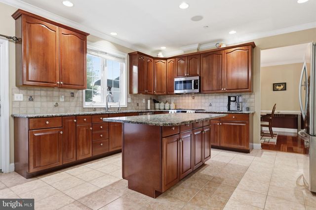303 LANGFORD RD, Broomall, PA 19008