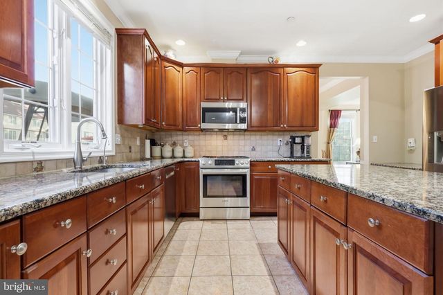 303 LANGFORD RD, Broomall, PA 19008