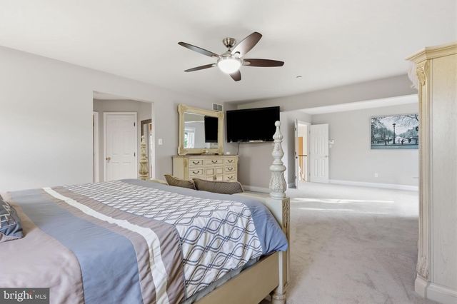 303 LANGFORD RD, Broomall, PA 19008