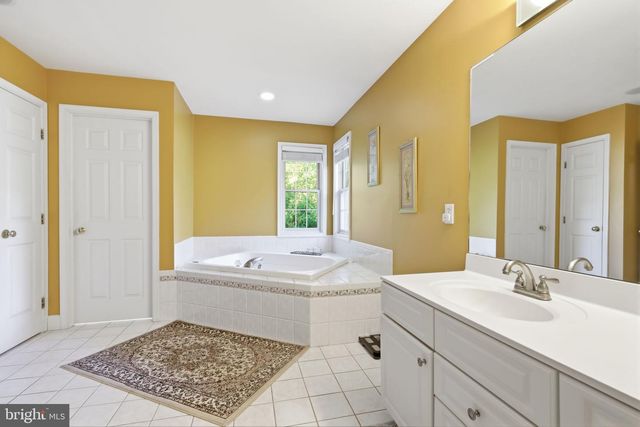303 LANGFORD RD, Broomall, PA 19008