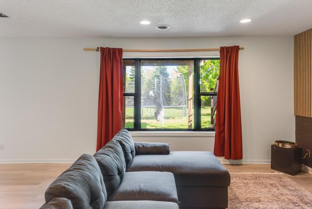 5614 103rd Avenue N, Brooklyn Park, MN 55443