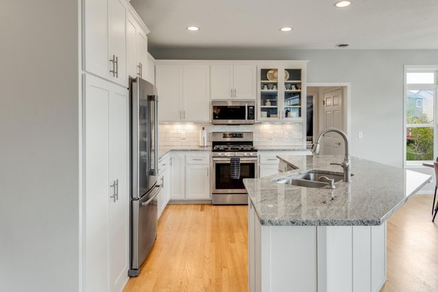 5614 103rd Avenue N, Brooklyn Park, MN 55443