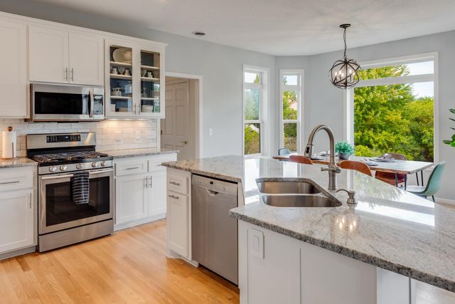 5614 103rd Avenue N, Brooklyn Park, MN 55443