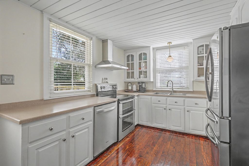 Image 13 of property listing at 1034 Orangeburg Road, Summerville, SC 29483