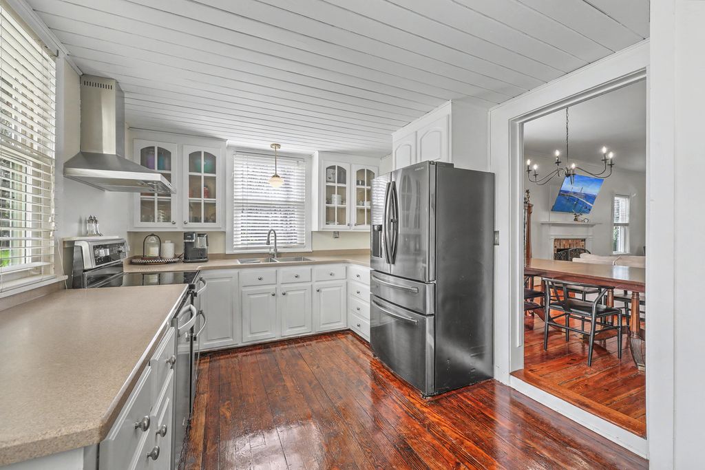 Image 14 of property listing at 1034 Orangeburg Road, Summerville, SC 29483