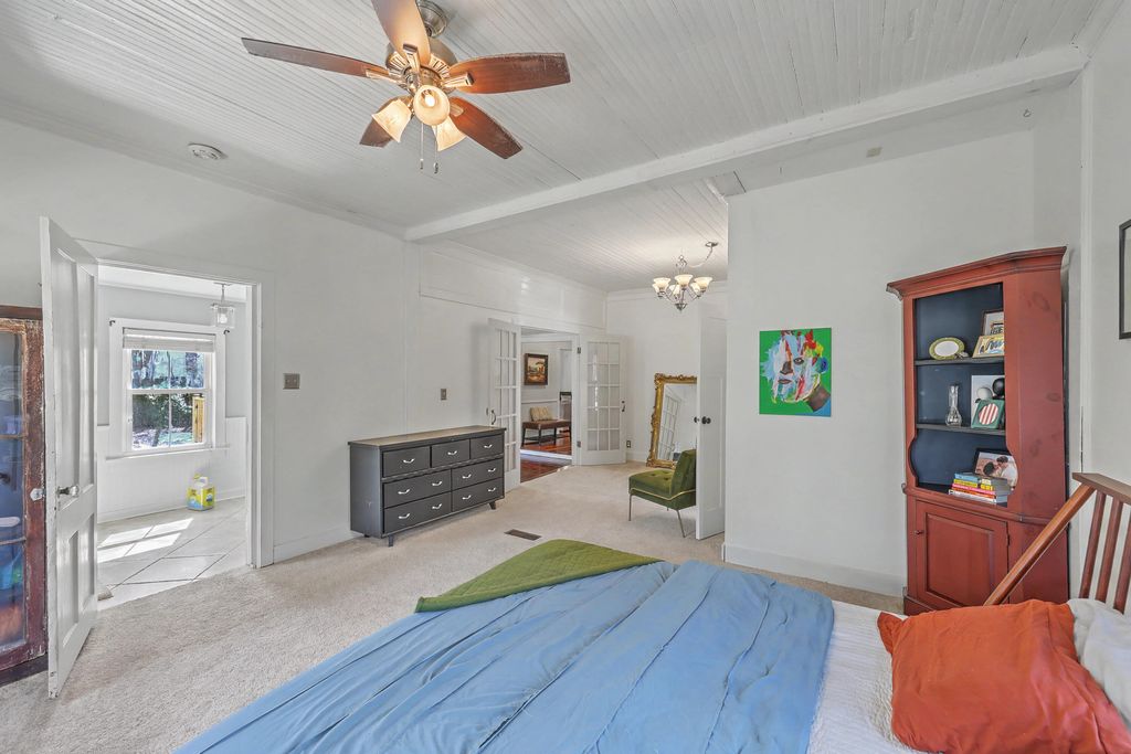 Image 19 of property listing at 1034 Orangeburg Road, Summerville, SC 29483