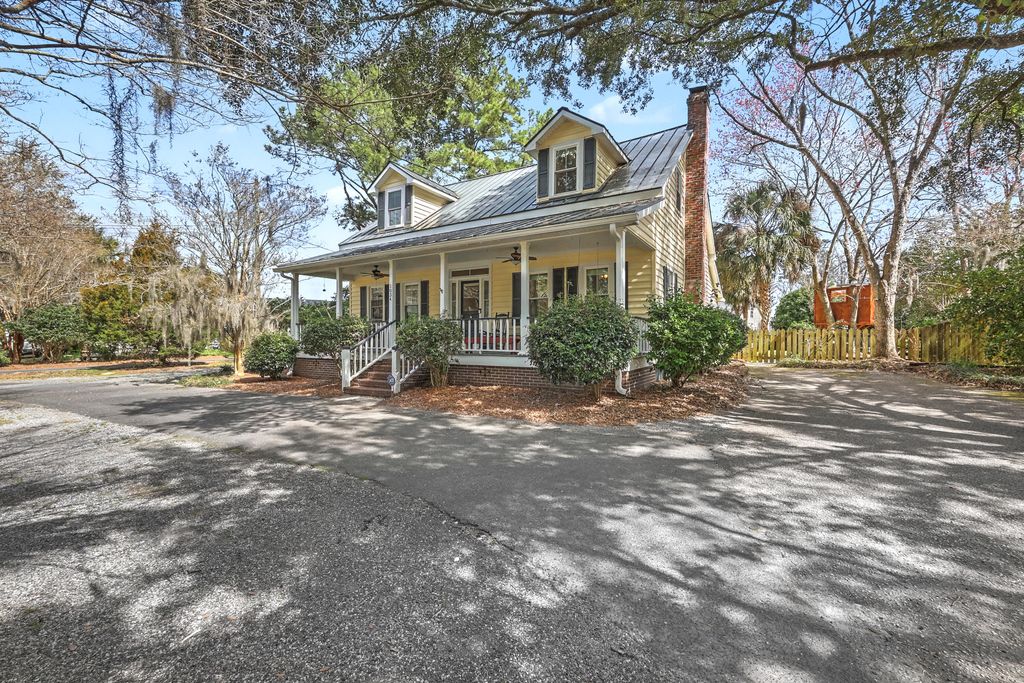 Image 2 of property listing at 1034 Orangeburg Road, Summerville, SC 29483