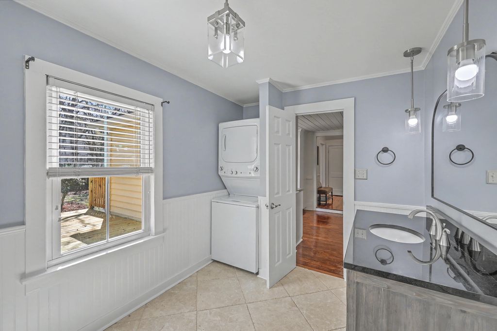 Image 21 of property listing at 1034 Orangeburg Road, Summerville, SC 29483