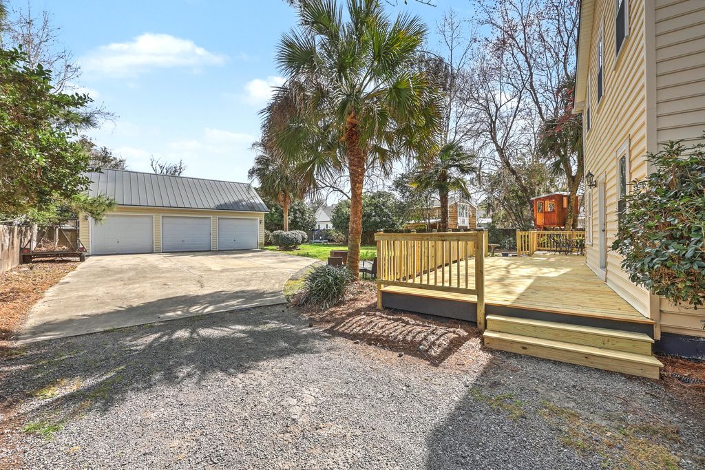 Image 31 of property listing at 1034 Orangeburg Road, Summerville, SC 29483