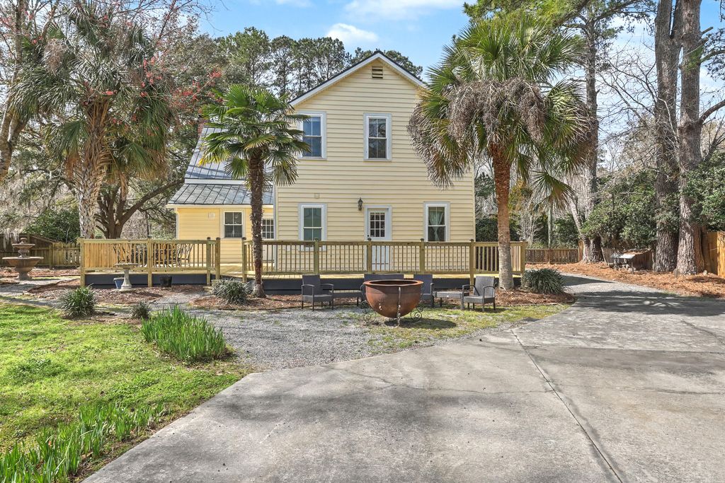 Image 37 of property listing at 1034 Orangeburg Road, Summerville, SC 29483