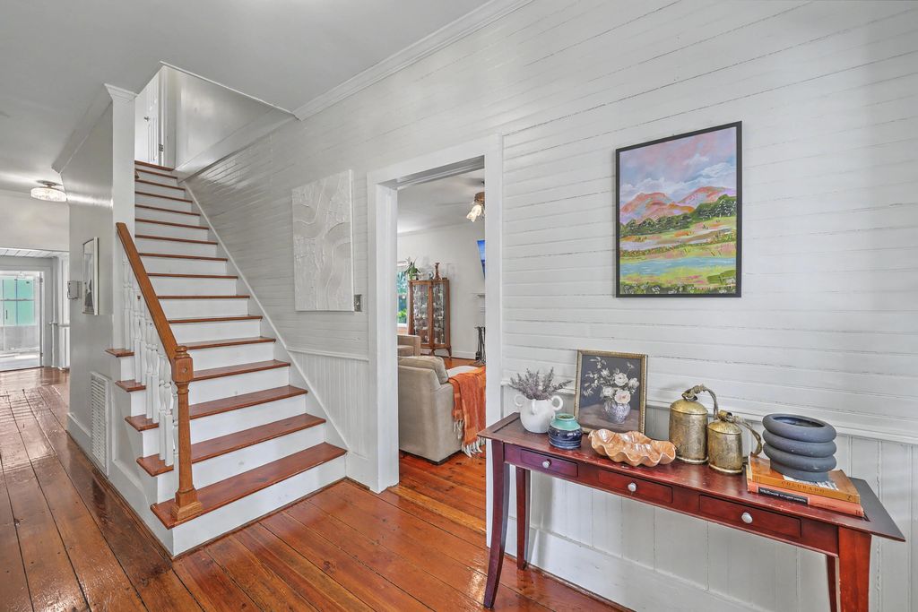 Image 7 of property listing at 1034 Orangeburg Road, Summerville, SC 29483