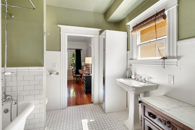 2106 E St, Sacramento, CA 95816