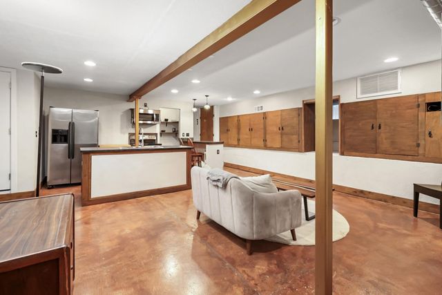 2106 E St, Sacramento, CA 95816