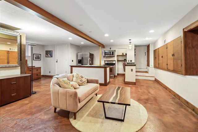 2106 E St, Sacramento, CA 95816